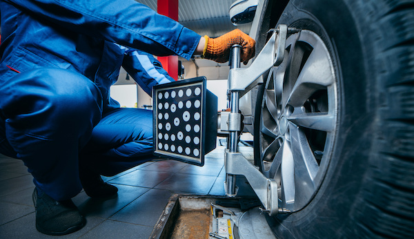 How to Tell If Your Mercedes-Benz’s Alignment Is Off