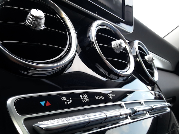 How Do Mercedes-Benz Climate Control Systems Operate